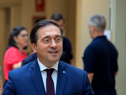 El ministro de Exteriores en funciones, José Manuel Albares, a su llegada a la reunión de presidentes de la Conferencia de Órganos Especializados en Asuntos Europeos (COSAC), este lunes, en el Senado.