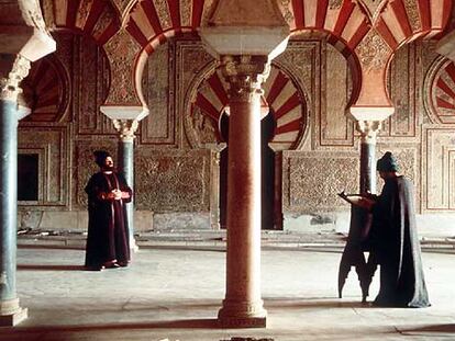 Una escena de la serie de televisión &#39;Al Andalus&#39;, de Canal +, en la mezquita de Córdoba.