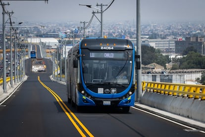 A tropebús unit travels along Line 11 in Chalco, State of Mexico, on May 18, 2025.