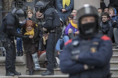 La justicia regional investiga a numerosos activistas implicados en el proceso separatista a través de acciones de resistencia pasiva o facilitando el voto de octubre en alcaldías por ejemplo.