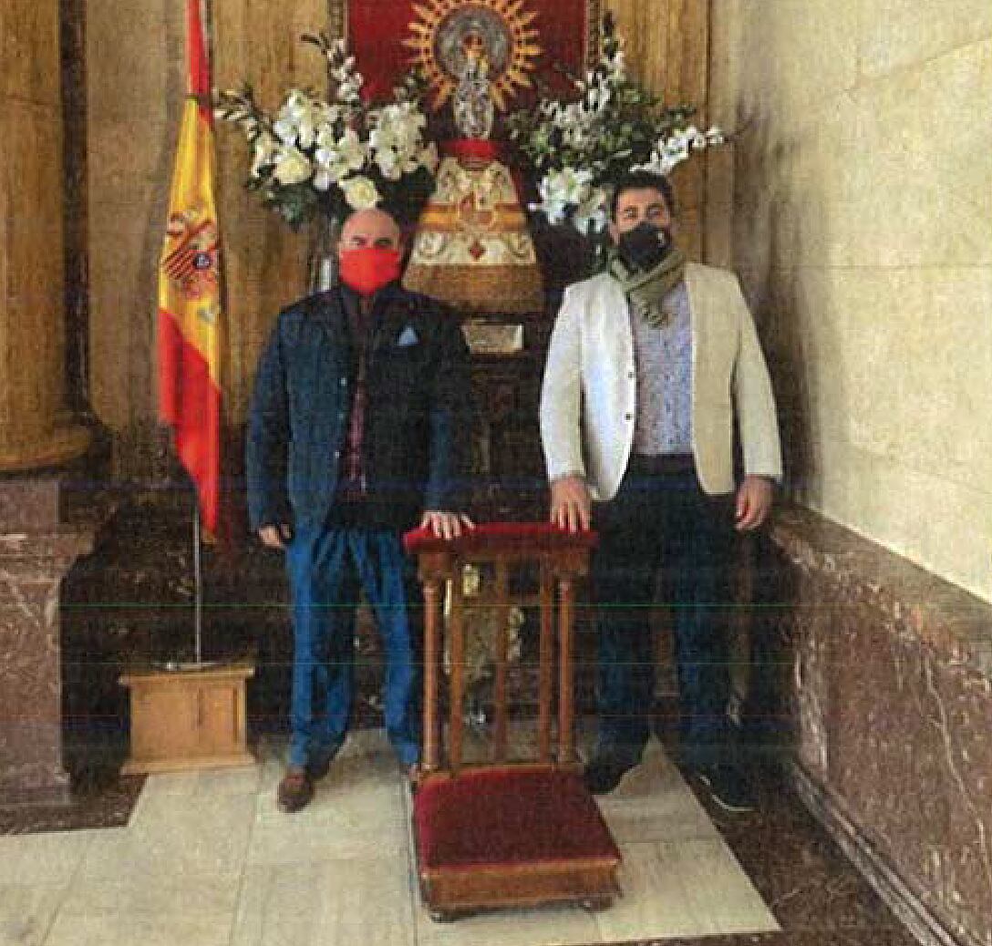 Marco Antonio Navarro Tacoronte y el empresario Alberto Montesdeoca García, durante la visita a la capilla de la Dirección General de la Guardia Civil el 12 de noviembre de 2020.