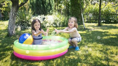 Se trata de una piscina de forma circular y que no necesita mantenimiento extra.