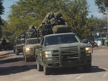 Camionetas del Ejército mexicano en una carretera en el Estado de Michoacán, el 8 de febrero.
