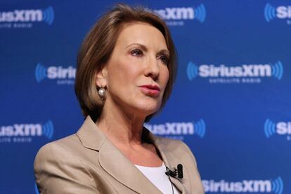 ¿Quién es? Carly Fiorina, de 60 años, es por ahora la única mujer candidata en el flanco republicana. Ha desarrollado una exitosa carrera en la empresa privada en el sector tecnológico. De origen texano, fue directora ejecutiva de HP, entre otros. La revista Fortune la nombró la ejecutiva más poderosa durante seis años consecutivos (1998-2003). Fiorina acumula experiencia política: trabajó en la campaña presidencial de John McCain en 2008 y en 2010 se presentó a las elecciones para ser senadora por el Estado de California. Perdió. <br/><br/> ¿Qué piensa? Fiorina apoya un mayor intervencionismo militar de Estados Unidos en política exterior. Pone su biografía como ejemplo del dinamismo de la empresa privada en Estados Unidos y de las posibilidades laborales para las mujeres. Acepta elementos más progresistas en su agenda social, entre ellos el matrimonio gay.