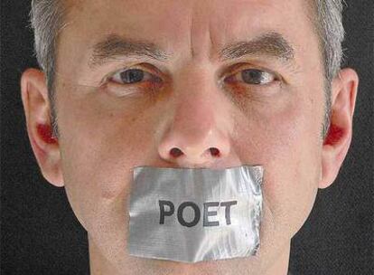Mark Sutherland, canadiense, cree que la poesía no sólo se hace con palabras. Él usa muy pocas en sus representaciones