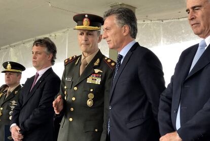 Mauricio Macri y el general Claudio Pasqualini, jefe del Ejército, durante la celebración del 208 aniversario del Ejército argentino, el 29 de mayo pasado.