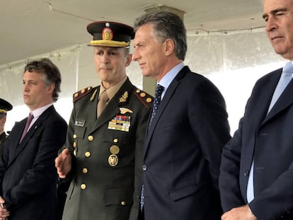 Mauricio Macri y el general Claudio Pasqualini, jefe del Ejército, durante la celebración del 208 aniversario del Ejército argentino, el 29 de mayo pasado. 
