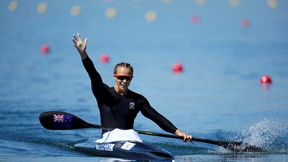 Lisa Carrington celebra el triunfo en la final olímpica del K-1 500 metros.