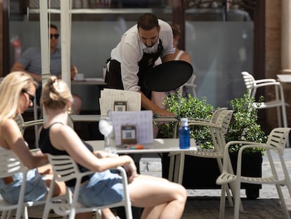 Una terraza de Sevilla a principio de junio.