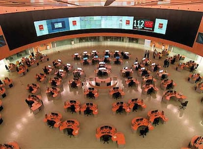 Sala de recepción de llamadas del teléfono de emergencias 112, en su sede de Pozuelo de Alarcón.