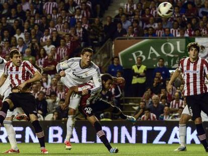 Cristiano marca el segundo gol de cabeza.