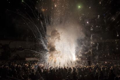 Gran Foqueral a cargo de los Diables de Cervera “Carranquers”.