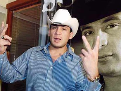 Valentín Elizalde, <i>El Gallo de Oro,</i> asesinado a tiros en 2006 tras actuar en un palenque de Reynosa (México).