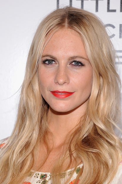 Poppy Delevingne los lleva con la mirada ligeramente resaltada con perfilador y máscara.