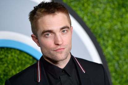 Robert Pattinson – El británico no tuvo reparos en proclamar que Kate Moss, con la que comparte ahora photocalls, era su mito erótico de la adolescencia. “Estaba obsesionado con ella y reconozco que la situación me hace sentir ahora bastante ridículo. Tenía la habitación decorada con algunas de sus fotos más míticas. Era mi musa, con quien soñaba por las noches”.