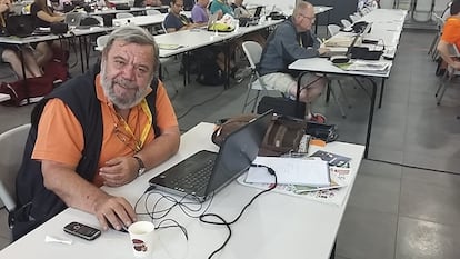 Gianni Mura, en la sala de prensa del Tour de 2016, cuando estrenó el ordenador.