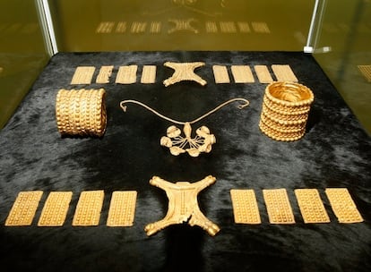 El tesoro está formado por 21 piezas de oro puro elaboradas con técnica experta y un peso de 950 gramos. Es propiedad del Ayuntamiento de Sevilla, quien lo retiró de la exposición permanente del museo en 1978. En los últimos 30 años, sólo se ha visto en cuatro ocasiones, la última hace nueve años.