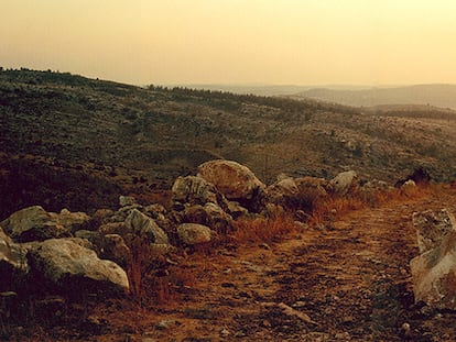 <i>El camino de Emaús, cerca de Jerusalén </i>(2000), de Win Wenders, en la Fundación Astroc.