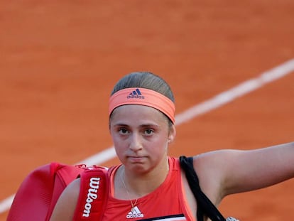 Ostapenko se despide del público de la pista Phillippe Chatrier.