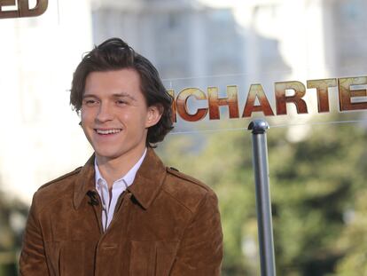 El actor protagonista Tom Holland, en el photocall de la película 'Uncharted', en el Teatro Real, a 8 de febrero de 2022, en Madrid (España). El film, una adaptación de la serie de videojuegos creada por Naughty Dog, es una precuela de la saga en la que se descubrirán los detalles de cómo el joven cazarrecompensas Nathan Drake (Tom Holland) llegó conocer a su mentor y amigo Victor Sullivan (Mark Wahlberg).
08 FEBRERO 2022;CINEMA;PHOTOCALL;TOM HOLLAND;UNCHARTED;CINE
Isabel Infantes / Europa Press
08/02/2022