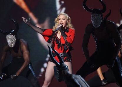 Madonna, durante su actuaci&oacute;n en los Grammy