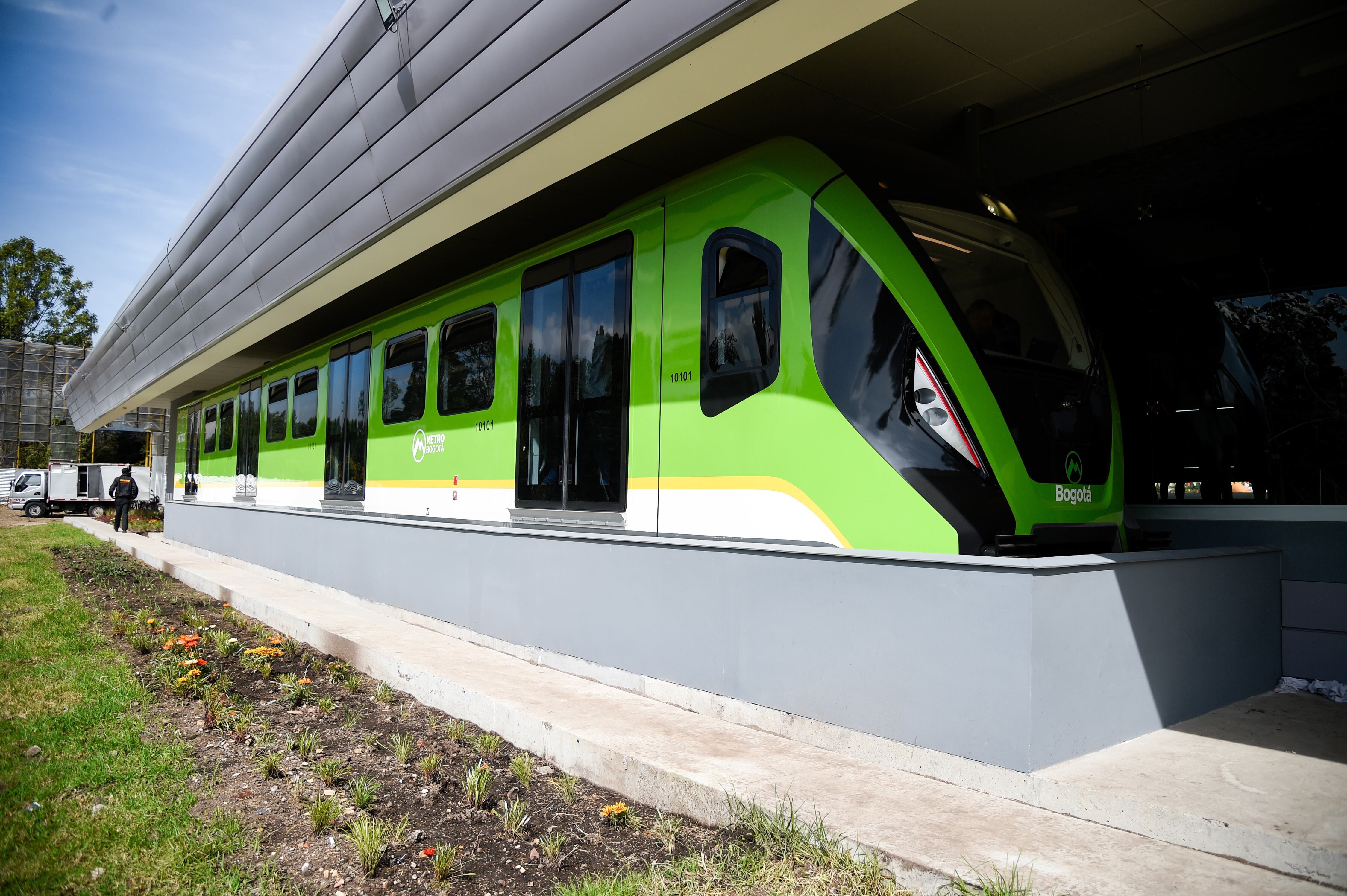 Petro apela a la estrechez económica para congelar los recursos del metro de Bogotá en 2025