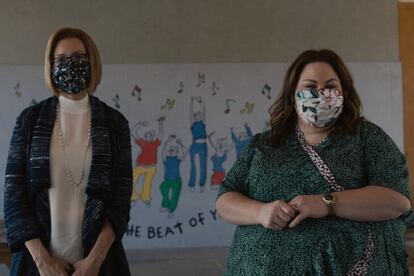 Mandy Moore y Chrissy Metz, con mascarillas en la quinta temporada de 'This Is Us'.