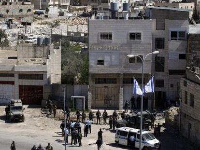 Las fuerzas israel&iacute;es aseguran una zona tras la evacuaci&oacute;n de colonos en Hebr&oacute;n.