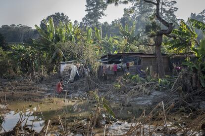 Se estima que las viviendas afectadas en Alta Verapaz superan las 49.500, y más de un millón de personas sufren las consecuencias. Las comunidades indígenas, doblemente, no sólo por los daños del huracán sino también por el abandono de las autoridades.