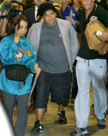Diego Armando Maradona, a su llegada al aeropuerto de Narita, en Tokio.