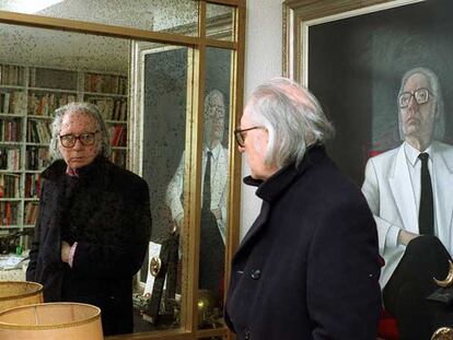 Francisco Umbral, en su casa de Majadahonda después de la concesión del Premio Cervantes el año 2000.