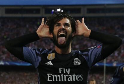 Isco celebra su gol.