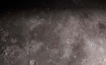 Superficie de la Luna objetivo de la misión Moonbound