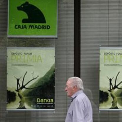 Fachada de una sucursal de Caja Madrid.