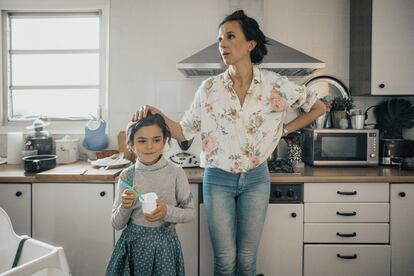 Las creencias limitantes también afectan a las mujeres que, siendo completamente capaces de asumir el rol de la maternidad, pueden llegar a autoconvencerse de que no les será posible. 