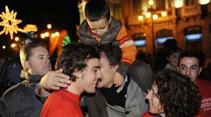 Fernando Alonso, ayer momentos antes de participar en una carrera benéfica en Oviedo.