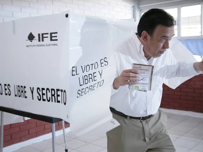 Humberto Moreira votando en 2012. 