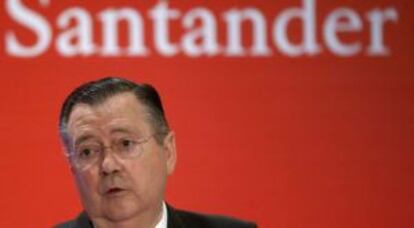 An aide to former Santander CEO Alfredo Sáenz (above) has been charged with crimes in the US.
