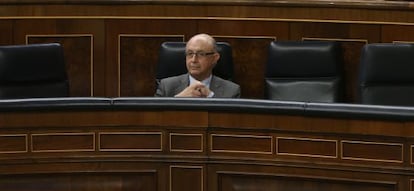 El ministro de Hacienda, Crist&oacute;bal Montoro, en el Congreso.