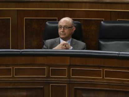 El ministro de Hacienda, Cristóbal Montoro, en el Congreso.