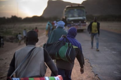 Young Africans trying to make their way to Europe head back on board a bus bound for Gao in Mali after a stop.