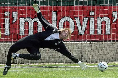 Oliver Kahn durante, un entrenamiento con la selección.