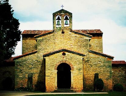 Oviedo, en el puesto 81, gracias a su centro peatonal y a atractivos como el Teatro Campoamor, la Catedral o el Campo de San Francisco. En la foto, Iglesia de San Juan de los Prados.