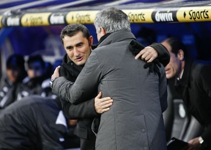 Mourinho saluda a Valverde antes del partido.