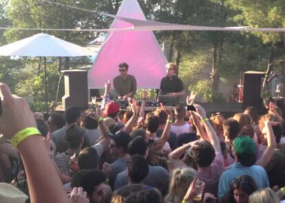 En 2013, Darkside (o sea, Nicolas Jaar) la liaron en el Off Sónar