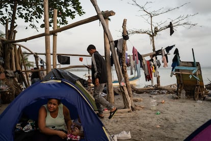 Tiendas de campaña en las playas de Necoclí.