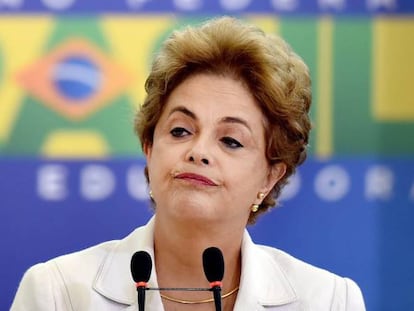 Dilma em discurso no Planalto.