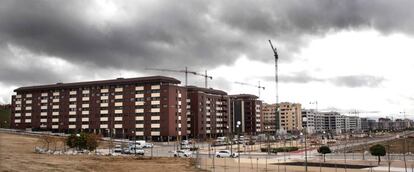 Obras de construcci&oacute;n de bloques de vivienda nueva en el PAU Arroyo del Fresno de Madrid. 