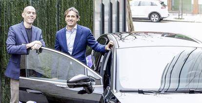 Juan de Antonio, presidente ejecutivo de Cabify, y el representante de actividades de innovación del Banco Europeo de Inversiones (BEI), Alessandro Izzo.