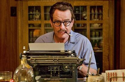 Craston en un fotograma de su nueva película, 'Trumbo'.